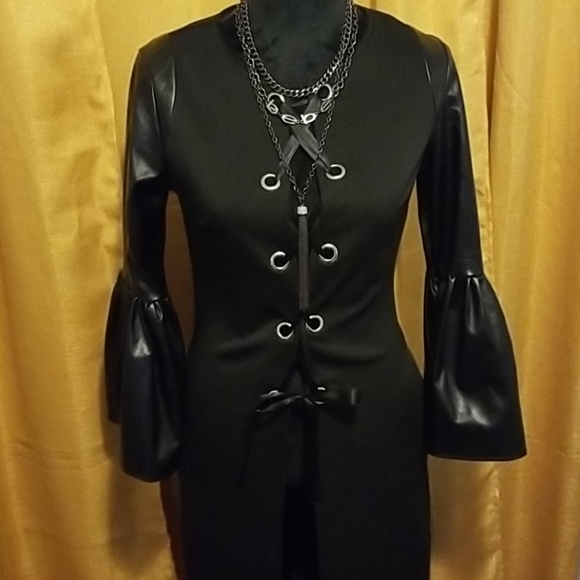 Duster - Picture 1 of 4